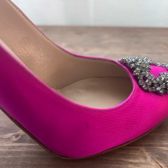 MANOLO BLAHNIK “HANGISI” Fuchsia Satin Jewel Buckle Pumps-Size 6 (AUTHENTICATED) - Picture 11 of 16